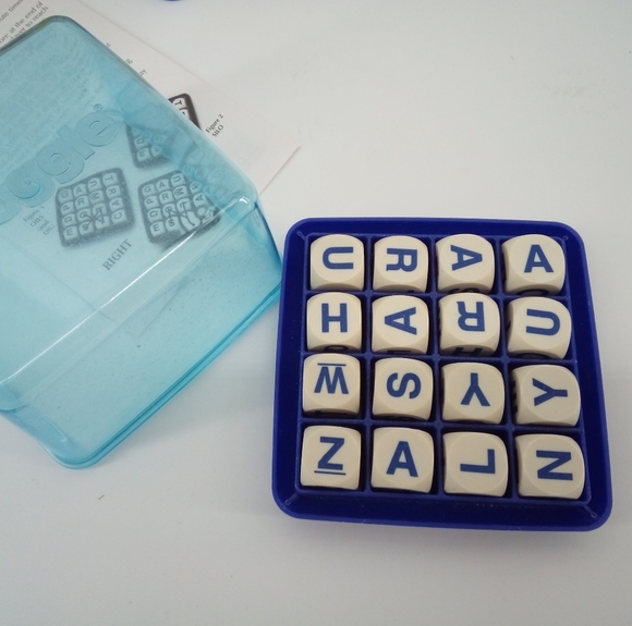 Boggle Complete Parker Brothers 8+ Instructions Included Road Trip Game Night - Picture 2 of 8